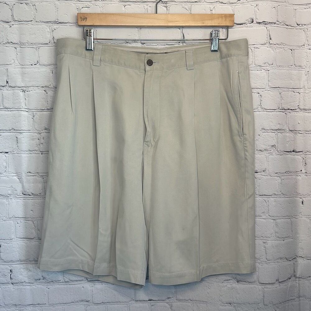 Tommy Bahama Men's Pleated Front 100% Silk Beige Relax shorts size 36